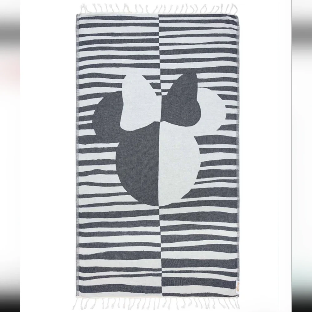 SAND‎ CLOUD DISNEY BEACH TOWEL PRICE IS FIRM